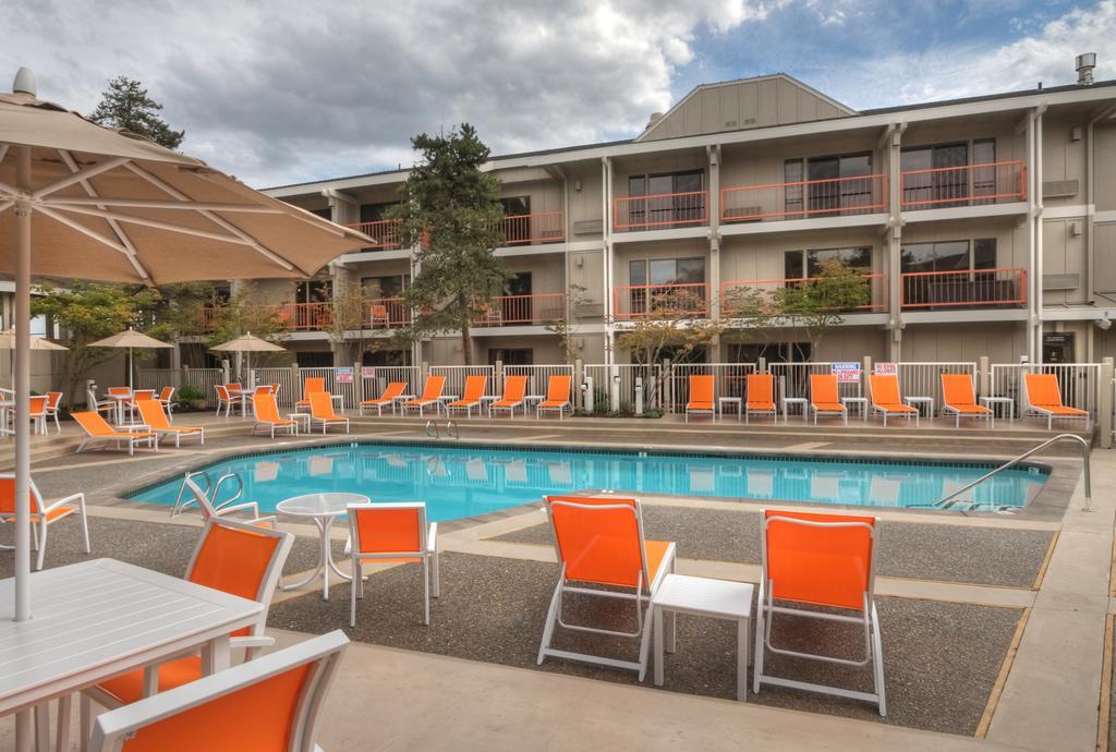 Ashland Hills Hotel&Suites Exterior foto
