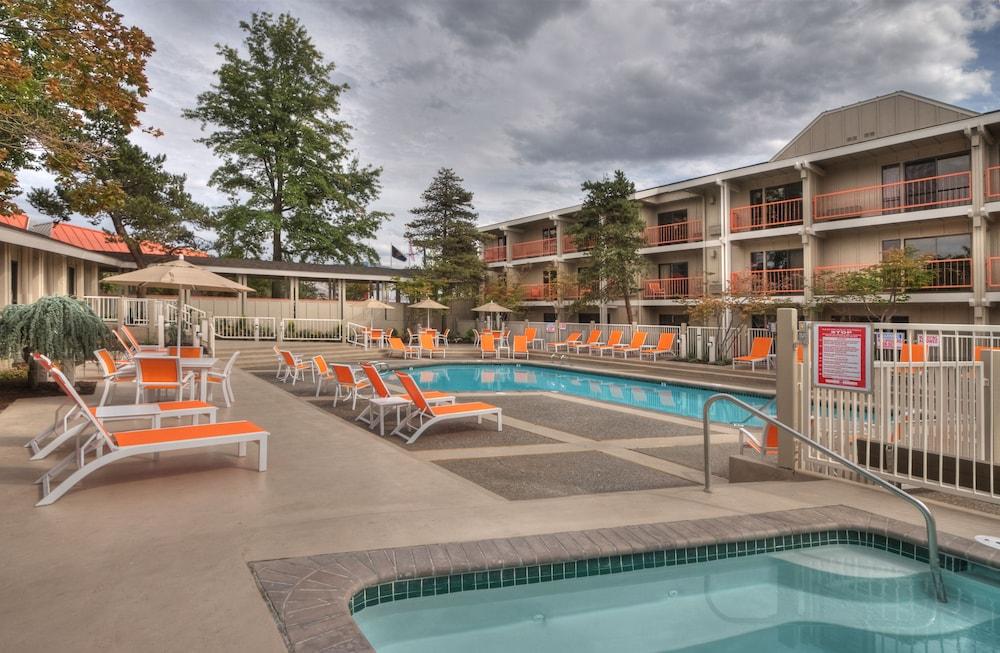 Ashland Hills Hotel&Suites Exterior foto
