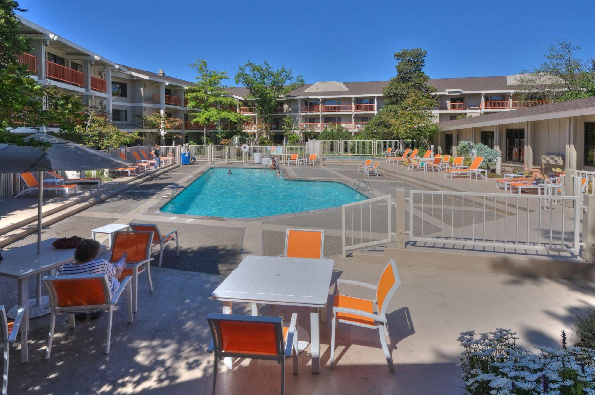 Ashland Hills Hotel&Suites Exterior foto